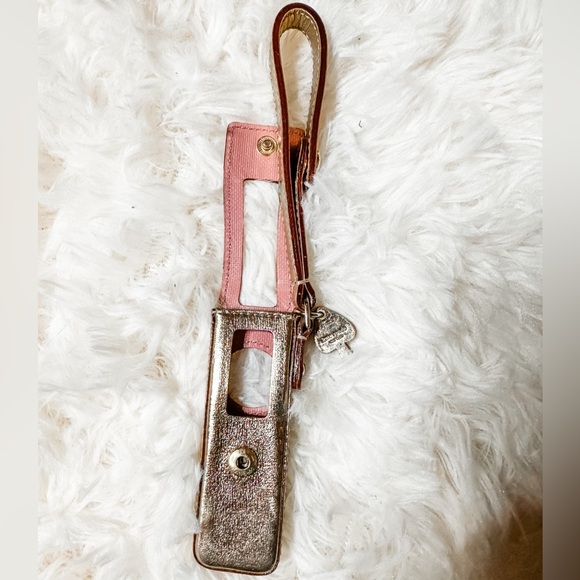 Kate Spade Gold iPod Shuffle Case - Picture 3 of 3